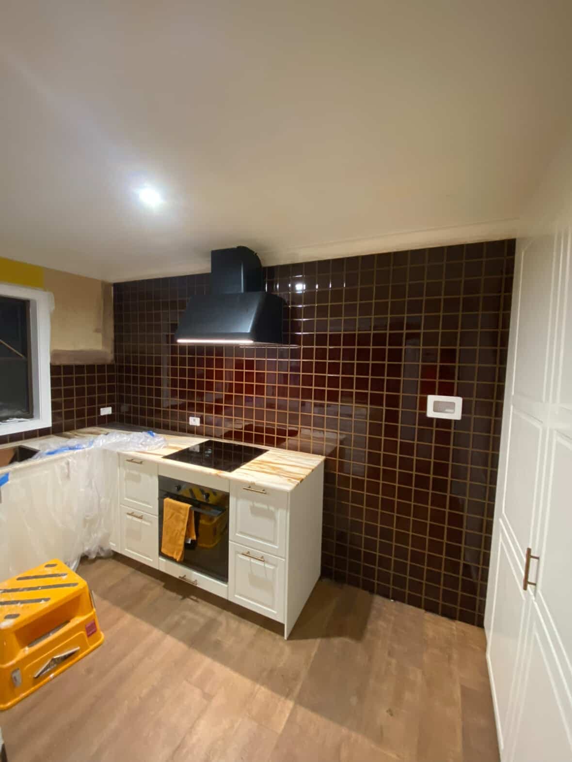 Kitchen splashback tiling